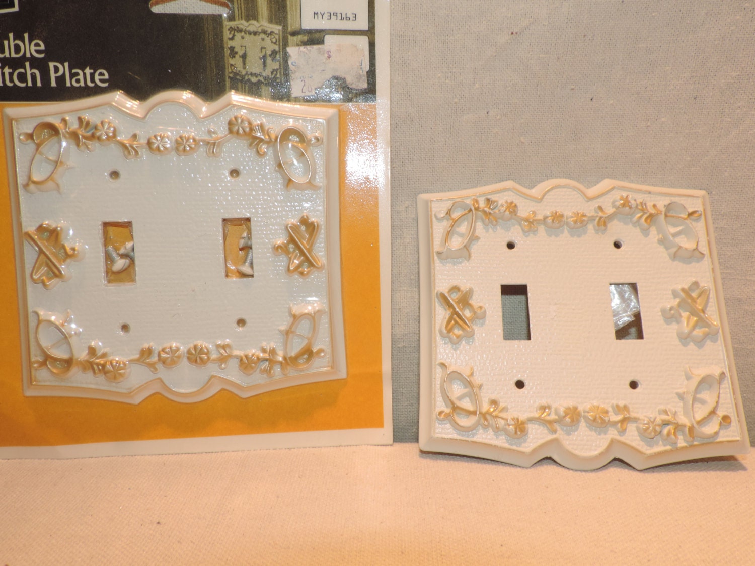 2 Vintage Switch Plate Covers Retro light Plate by bluejeanjulie