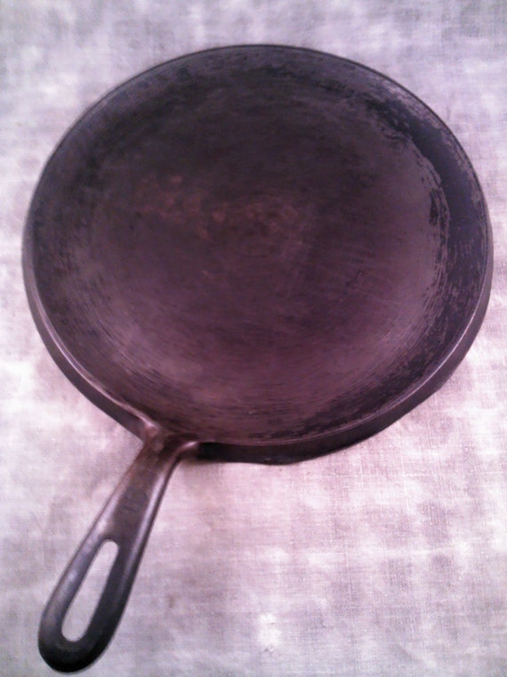 Vintage 10 1/4 Cast Iron Round Griddle