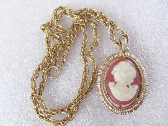 Vintage Avon Cameo Necklace Gold Tone Chain by EstateFinds4U2