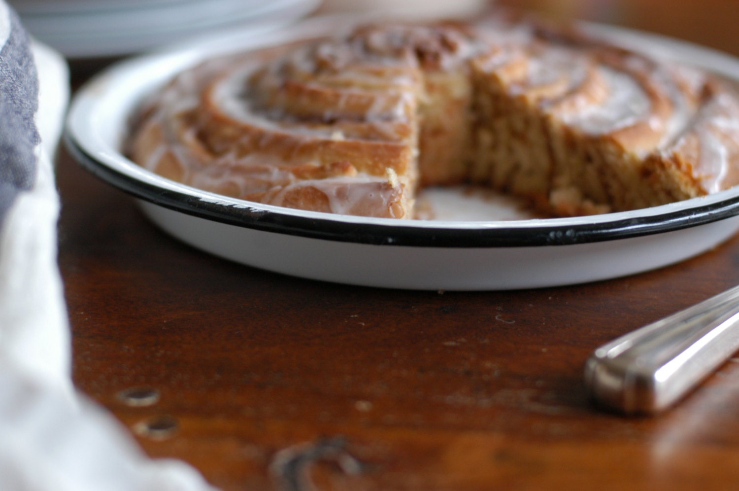 Vintage Enamel Pie Tin, Enamelware Dish, White with Dark Blue Trim