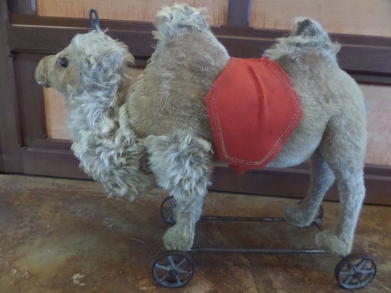 steiff camel on wheels