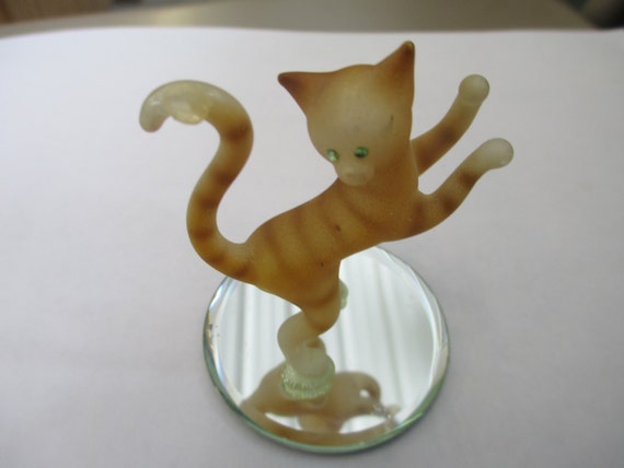 the baron cat statue
