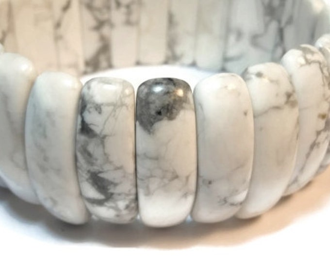 FREE SHIPPING White Howlite bracelet, stretch natural carved gemstone vintage