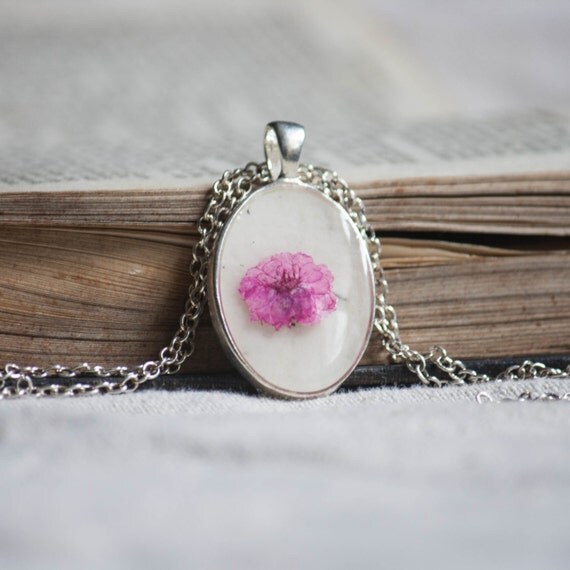 pressed flower handmade pink daisy jewelry collection pendants