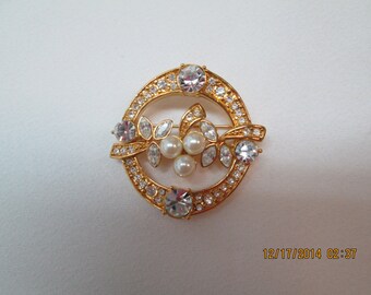 Monet pin in gold, pearls, rhinestones
