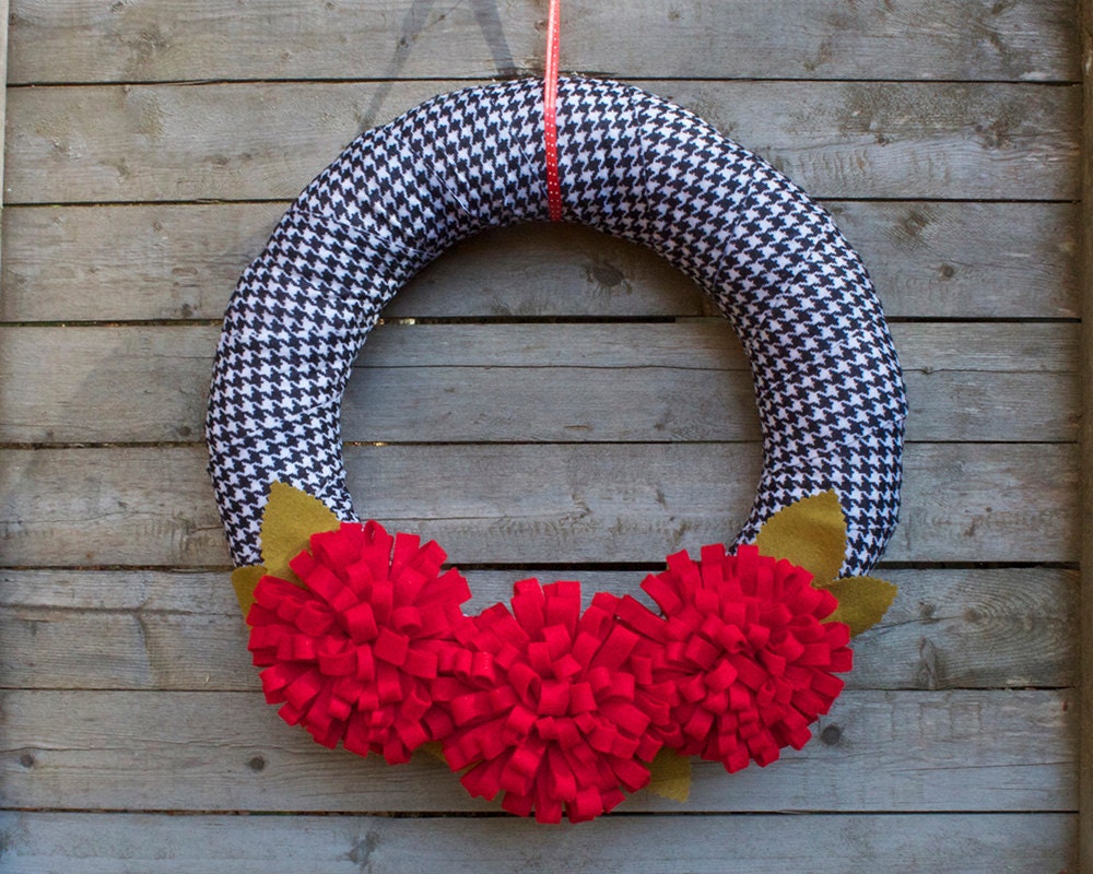 Holiday Houndstooth Wreath with bright Red Felt Flowers, 14"