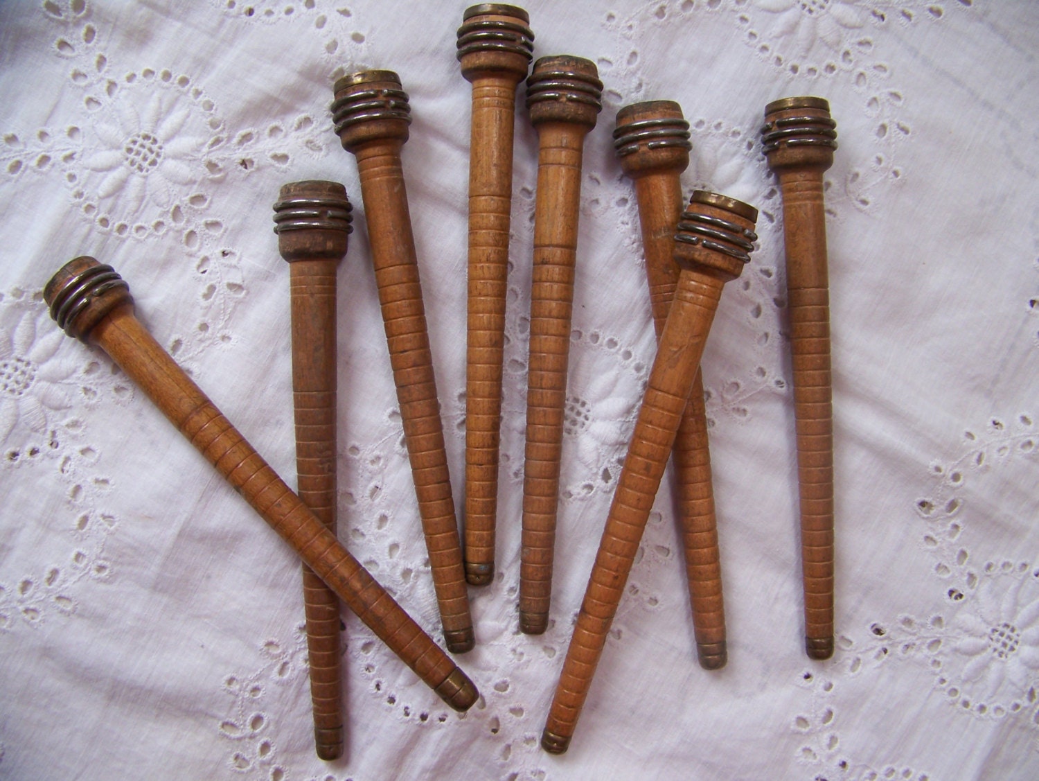 Antique Wooden Bobbins lot of 8. Antique Wood Bobbin Crafts.