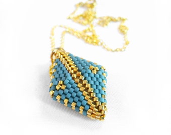 Peyote Diamond Necklace, Beadwoven Necklace, Beadwork Pendant, Small Gold Jewelry, Bead Diamond Shape, Gold Rhombus Pendant -Made in Germany
