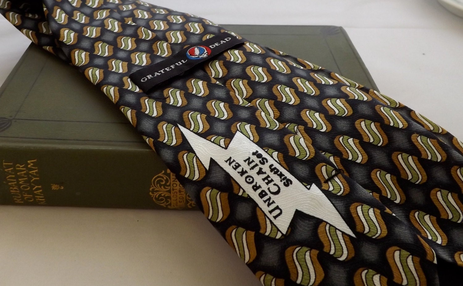 Grateful Dead Unbroken Chain Men's TieItem No C0706323