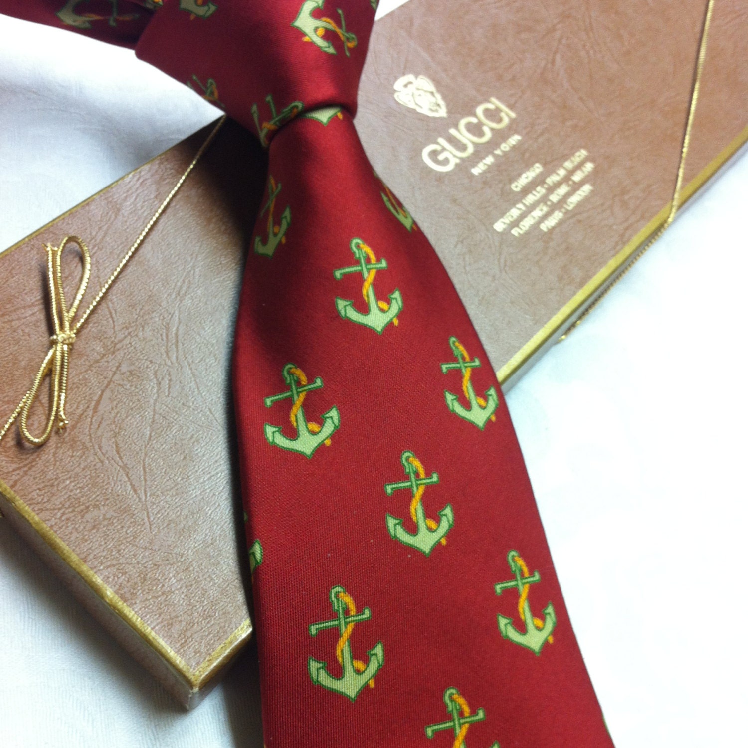 vintage-70s-gucci-mens-silk-necktie-new-with-original-tags-box-red