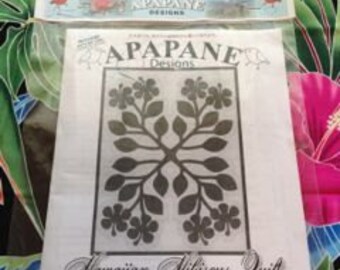 Hawaiian quilt pattern "Hawaiian Hibiscus" 40 inch x 50 inch