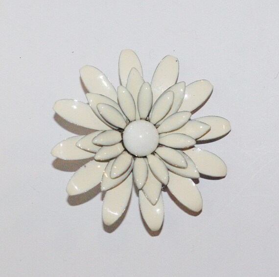 Vintage Brooch White Flower Pin by SCLadyDiJewelry
