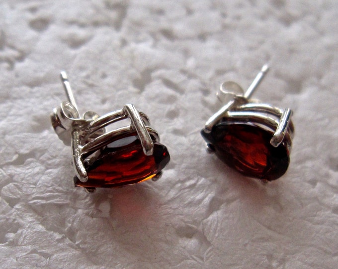 Red Garnet Studs, 10x7mm Pear, Natural, Set in Sterling Silver E730