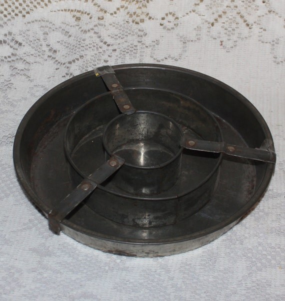 Items similar to vintage 9 inch round cake pan with checkerboard insert