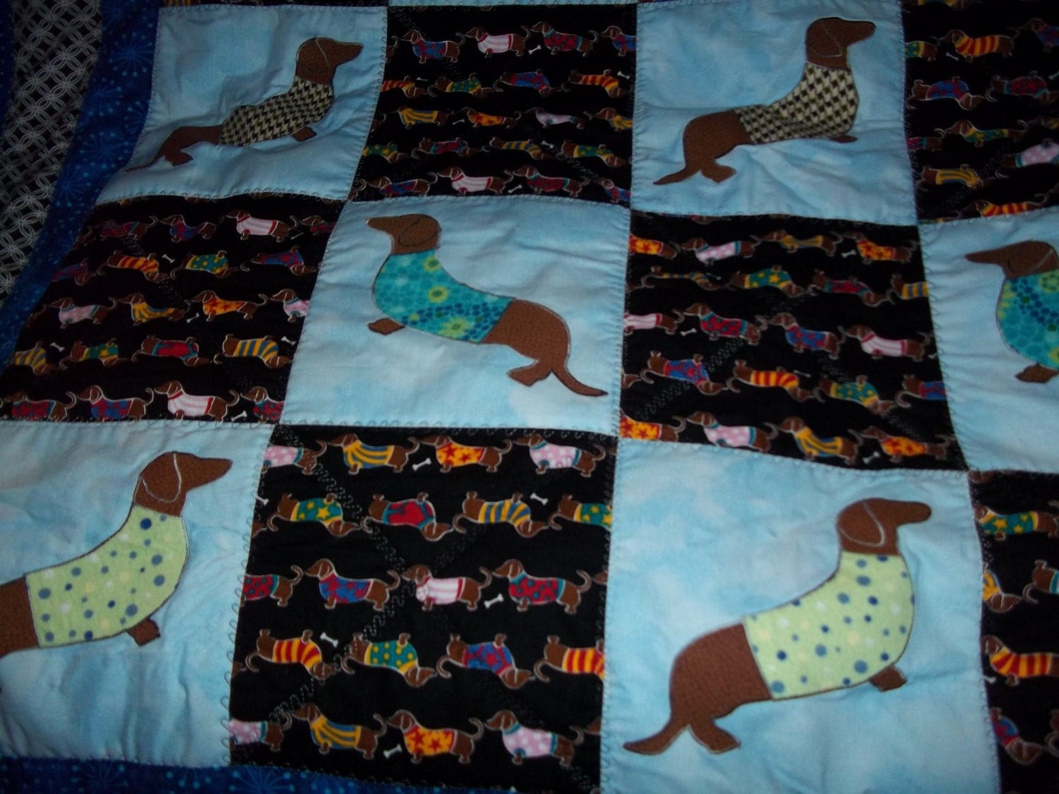 doxies-in-sweaters-dachshund-applique-cuddle-quilt