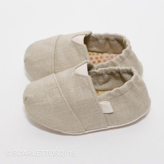 Handmade Tom Style Baby Crib Shoes in a Cement Linen by Scarlettos