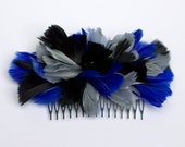 Peineta de plumas azul, negro y gris para invitada de boda, peina de plumas, peina azul, peineta azul, madrina de boda, tocado de plumas