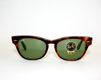 Vintage Sunglasses Trussardi TPL 219 Squared by GlassesVintage