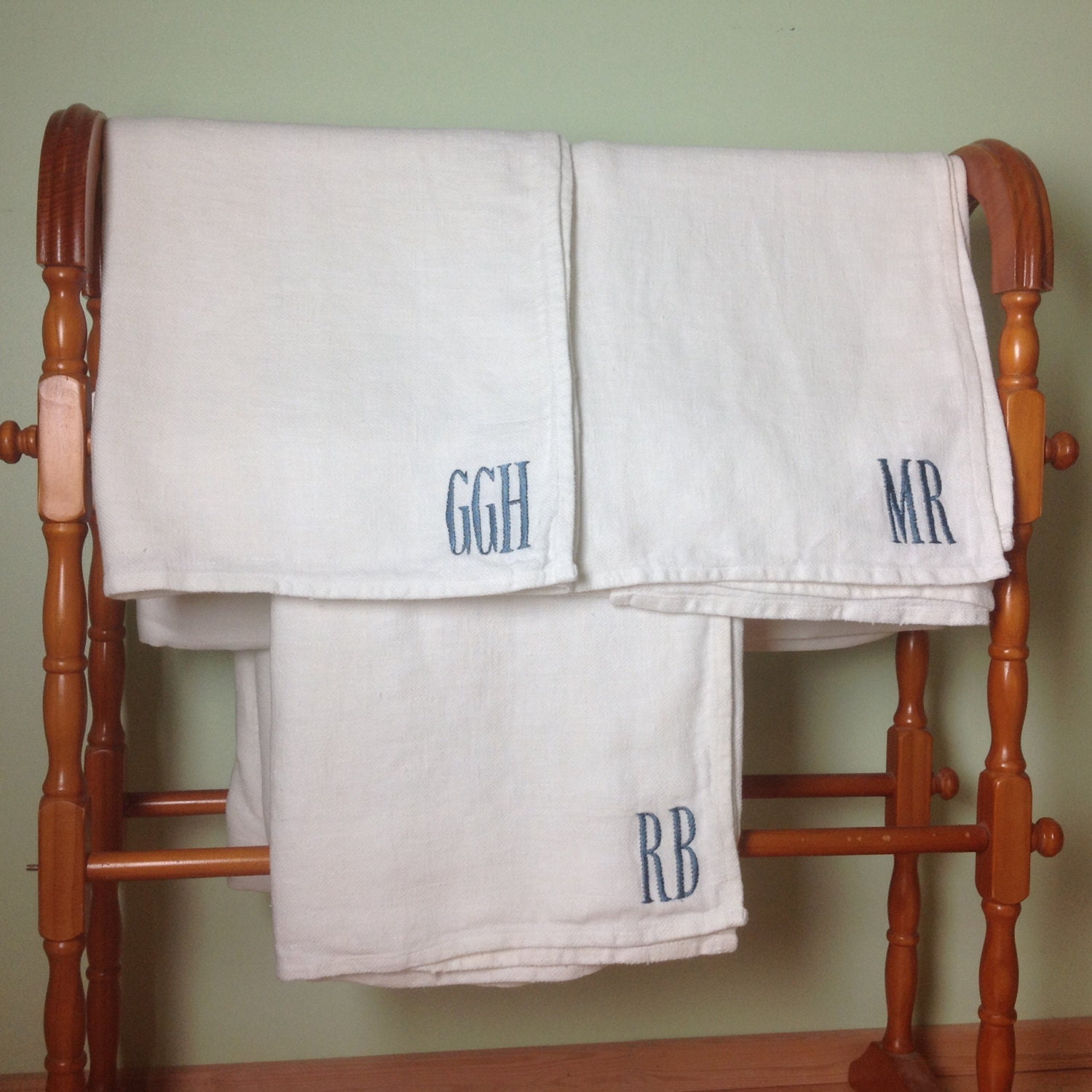 Personalized linen bath towel / monogram towel / by Bicoestonia