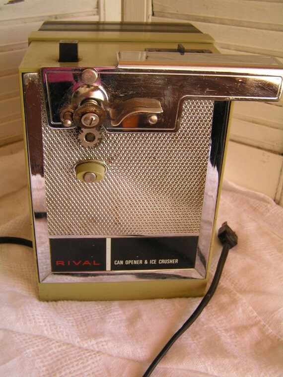 Vintage Retro 70s Avocado Green Electric Can Opener and Ice