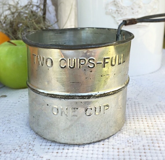 2 USA. in Retro Flour cup / Made 2 the cup sifter Sifter  flour vintage  shaker. Cup Vintage