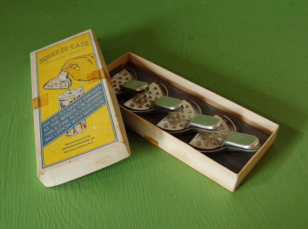 SqueezeEase Lemon Squeezers, Retro Set of 4 Lemon Squeezers for Tea