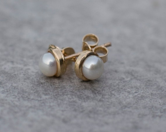 Pearl stud earrings in 14k gold pearl studs freshwater