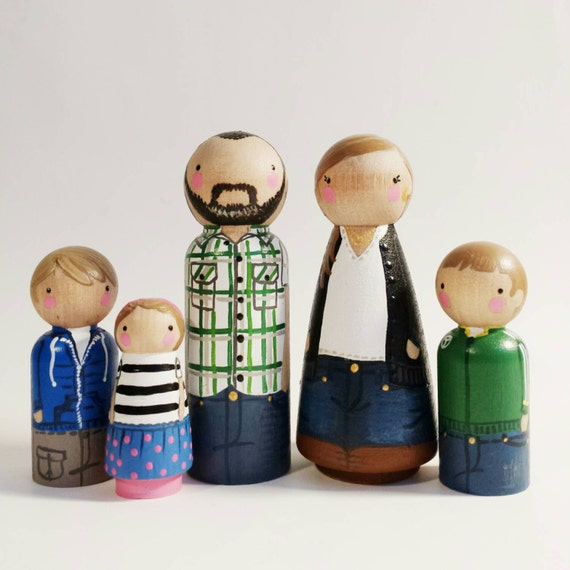 Custom family of 5 // 2 parents // 3 kids or pets // personalized peg dolls // modern doll house // custom family portrait // wooden toys