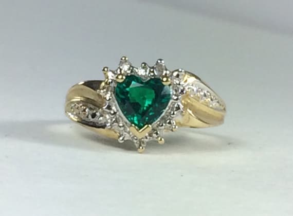 Emerald Heart Ring by SusansEstateJewelry on Etsy