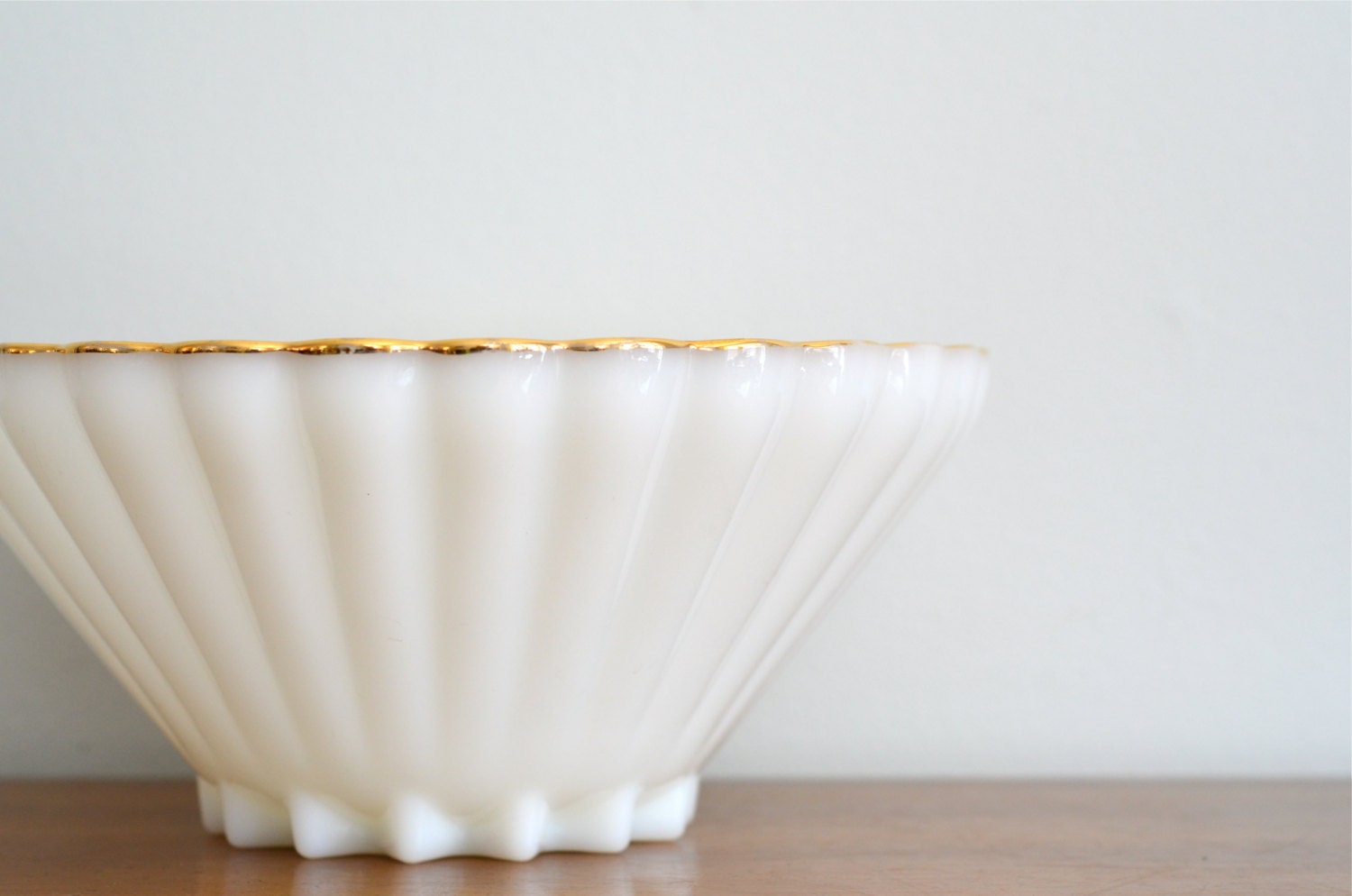 Large Vintage Milk Glass Serving Bowl Decorative Bowl Fluted Ribbed
