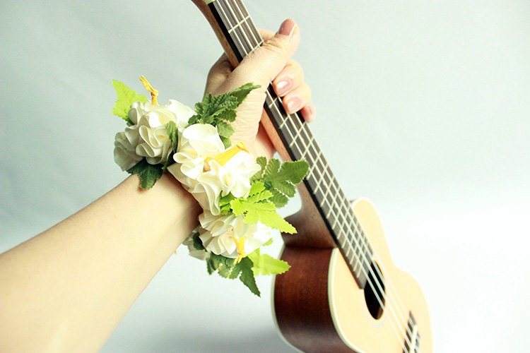 ribbon lei for ukulele / white flower / ukulele accessories