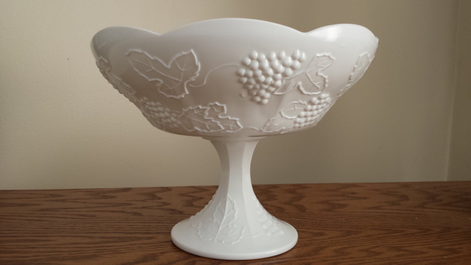 Indiana Glass Harvest and Grapes Vntage Milk Glass Compote