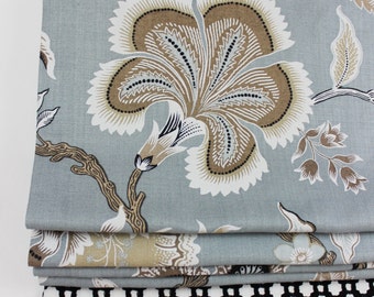 Celerie Kemble for Schumacher Hothouse Flowers Roman Shade (shown with Border in Betwixt)