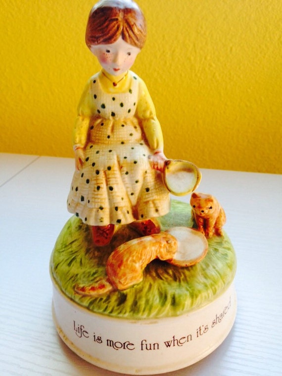 Vintage Holly Hobbie Music Box
