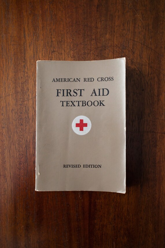 Amerikanisches Handbuch des roten Kreuzes auf Software der ersten Hilfe