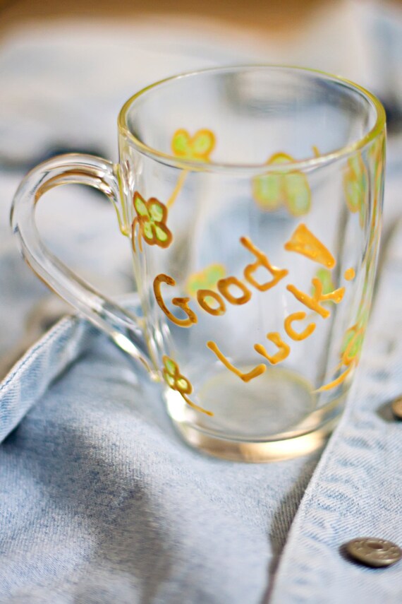 Stain glass cup 'Good luck' with golden clover.