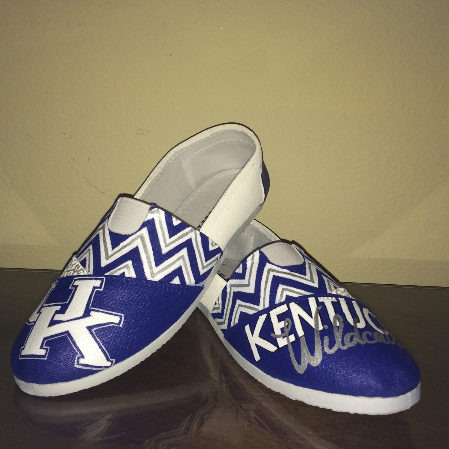 kentucky basketball shoes kentucky wildcats uk s shoes toms available kentucky basketball shoes kentucky wildcats uk s shoes toms available