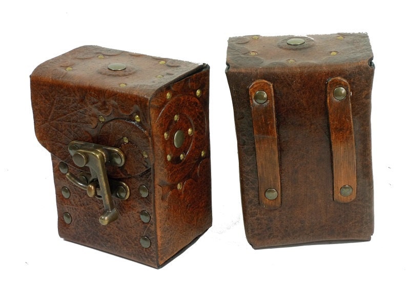 Hard leather DECK BOX for card with swing hooks can be worn