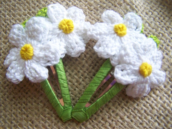 Margarita blanca tejida en crochet. Un clip o por PinkButterflyBows Margarita blanca tejida en crochet. Un clip o por PinkButterflyBows