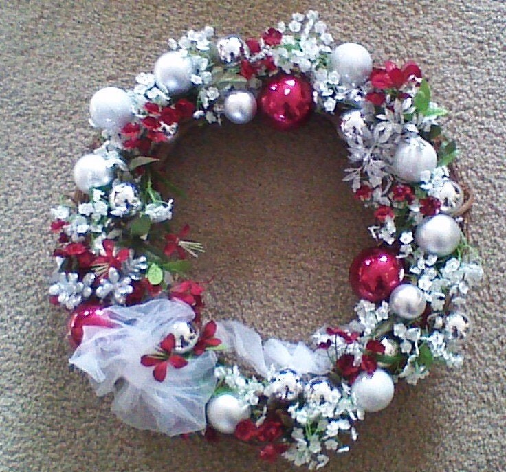 Christmas Silver,White & Red Ball Ornaments Wreath Baby's Breath Fillers Burgundy Silk Flowers Tulle Bow Ribbon Silver Metalic Leaf Picks.