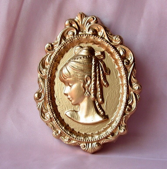 Vintage Girl Cameo Wall Plaque