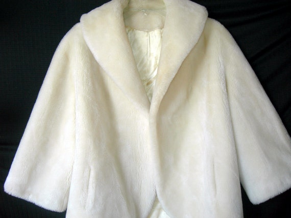 Vintage Sportowne Borgana White Faux Fur