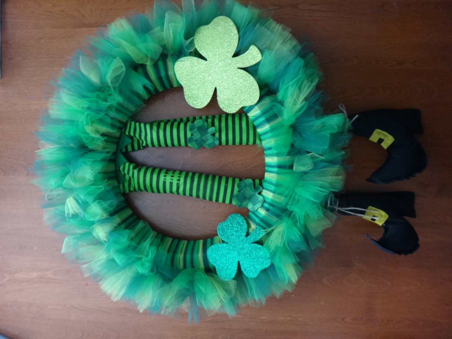 St. Patty's Day Wreath with Shamrocks. (With or without Leprechaun Legs)