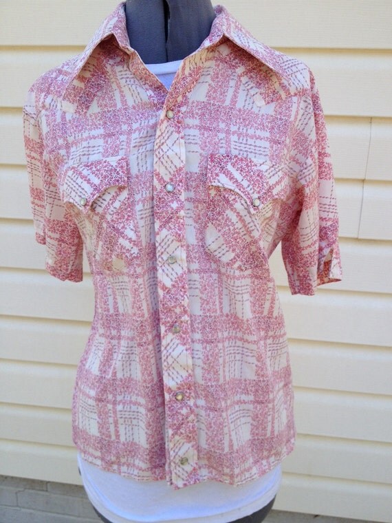 Items similar to Pink pearl snap 70s floral permanent press blouse ...