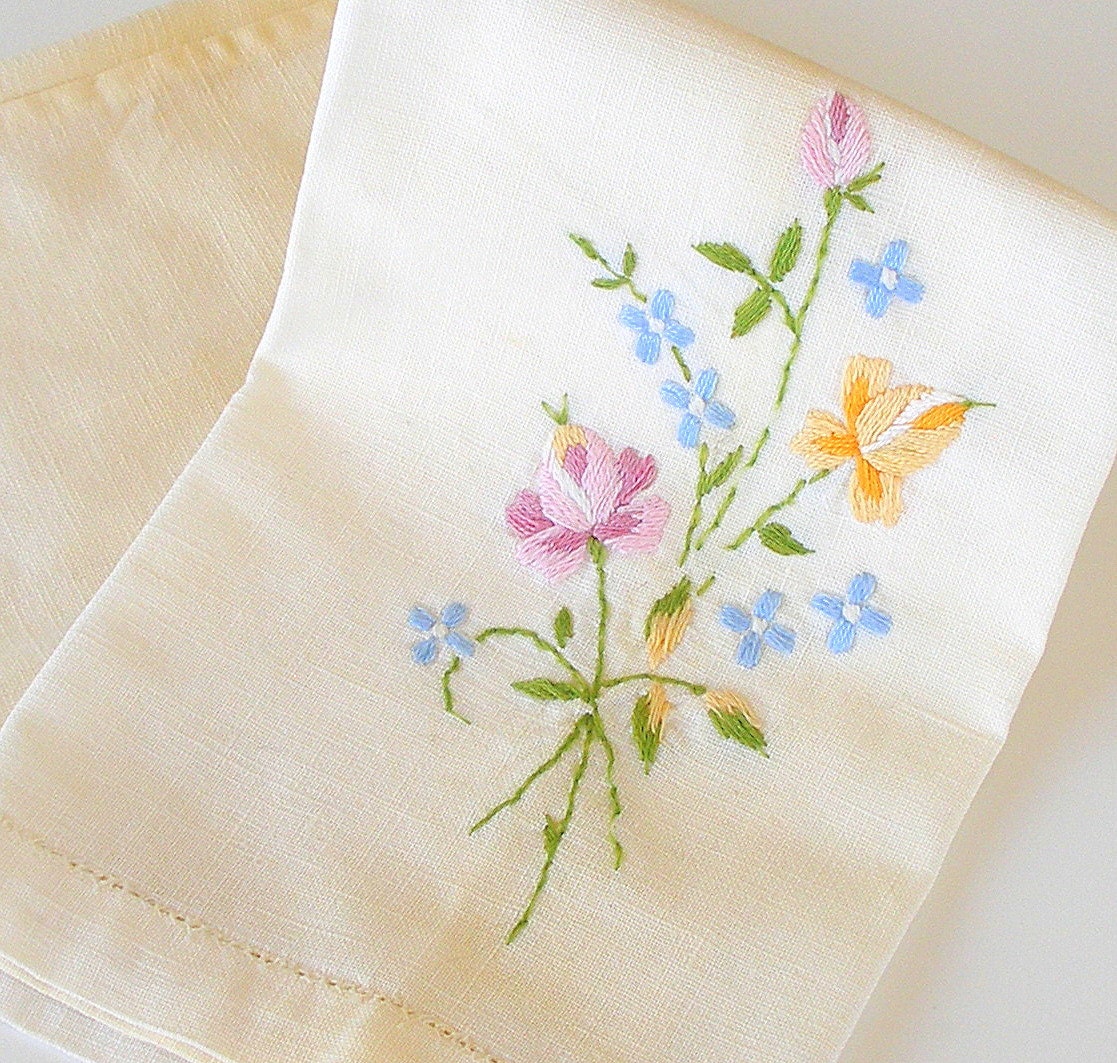 Vintage Tea Towel Hand Embroidered Linen Guest by retrogroovie