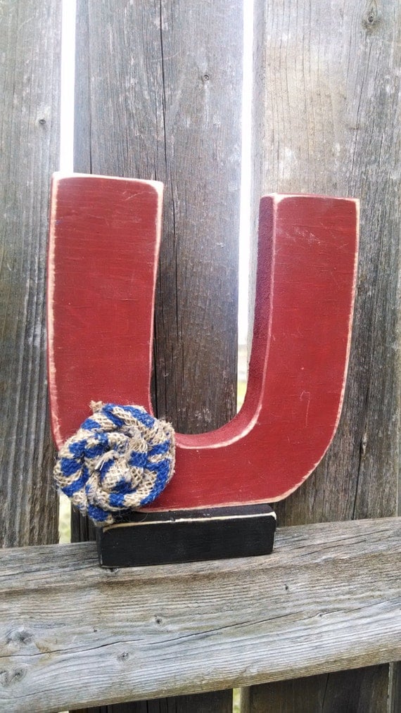 Shabby chic letter U shelf sitter