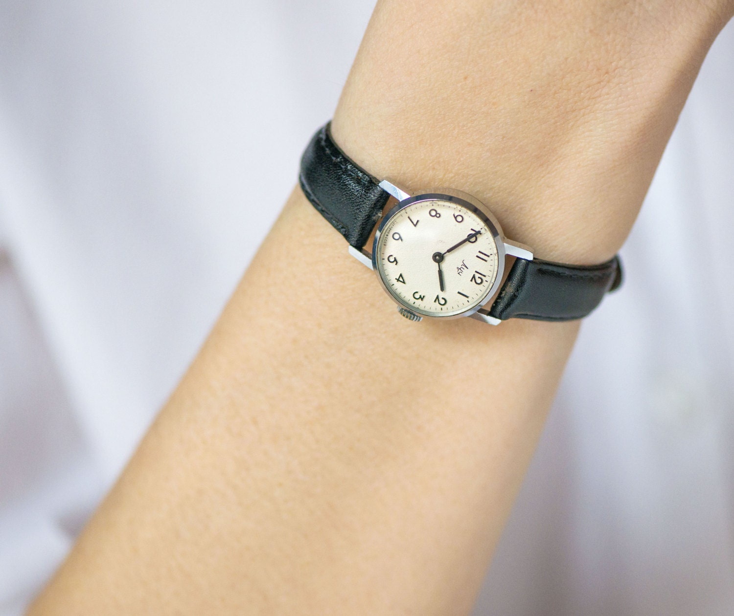 Simple lady's watch women's wrist watch Ray round