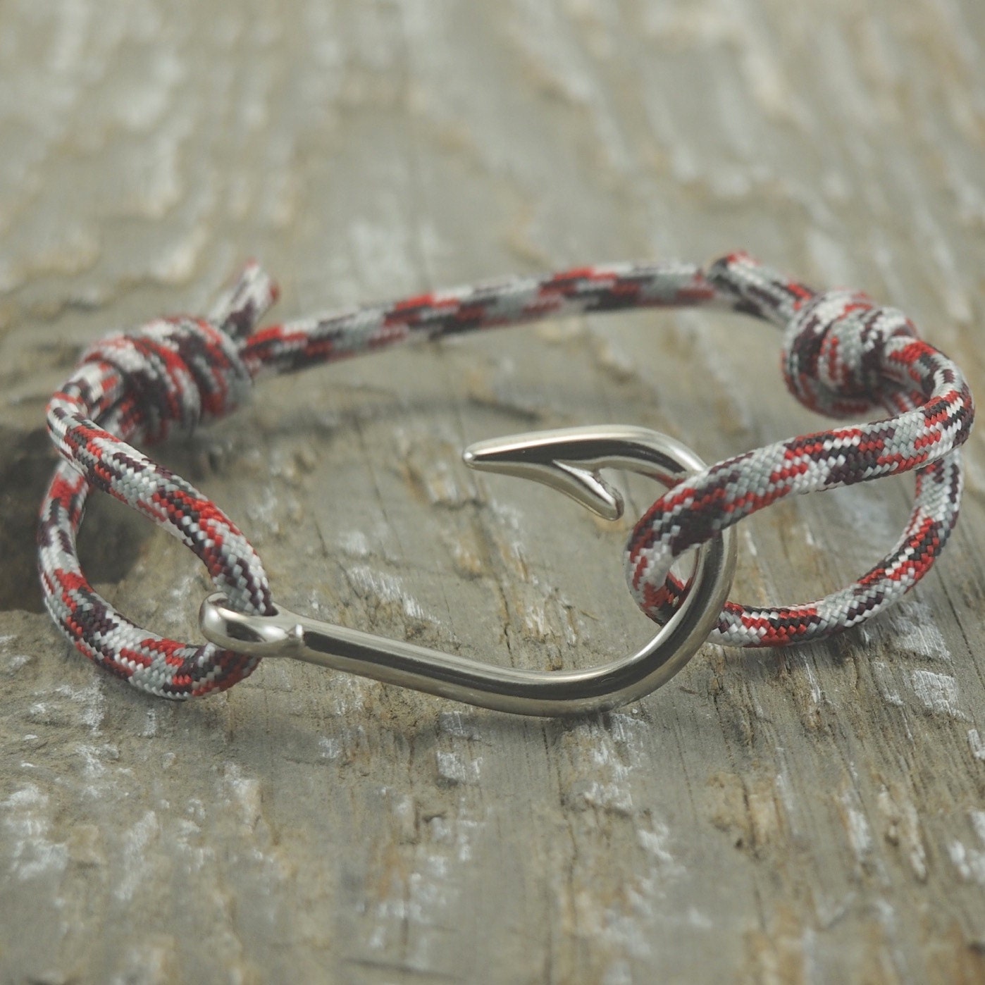 Mens Fish Hook Bracelet Paracord Bracelet by DesignedTurning