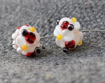 Handmade Lampwork Beads Daisies & Ladybug, 13 mm Glass Beads, Floral Lampwork, Lampwork Flower Beads, Lampwork Beads, Lampwork Glass Ladybug
