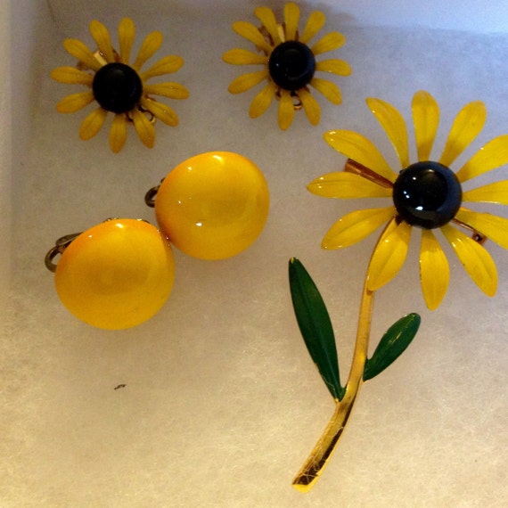 Mad Men 50’s Or 60’s Sunflower Brooch Extremely Well-Made Gold Overlay main image 0